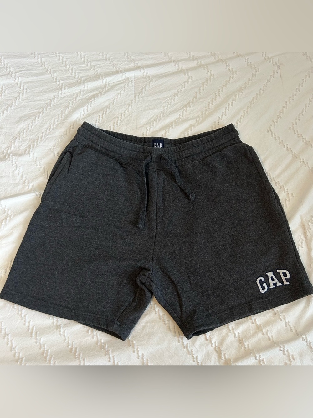 GAP Men's Gray Fleece Sweat Shorts M Drawstring Pockets Logo